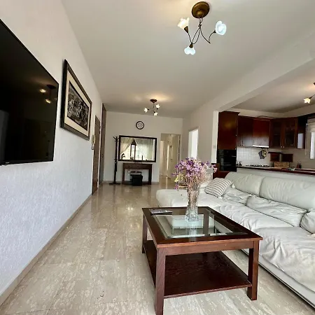 Apartment 3 Bedroom Flat Central, Beach, Walking Streets