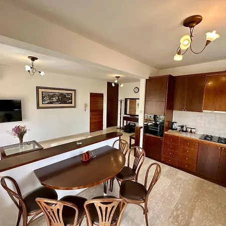 3 Bedroom Flat Central, Beach, Walking Streets Apartment *