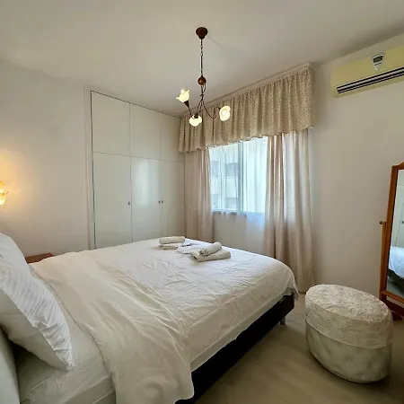 3 Bedroom Flat Central, Beach, Walking Streets * Limasol