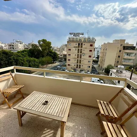 3 Bedroom Flat Central, Beach, Walking Streets Limasol