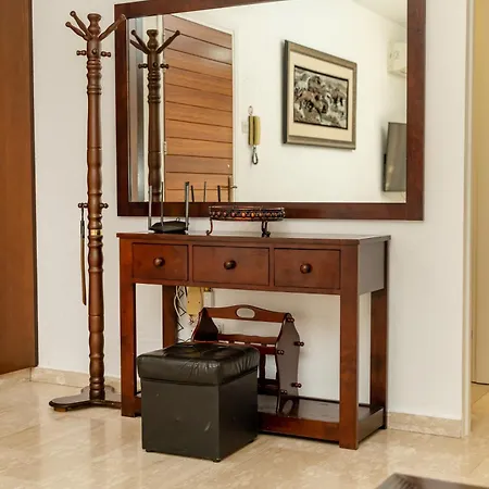 Apartment 3 Bedroom Flat Central, Beach, Walking Streets Limassol