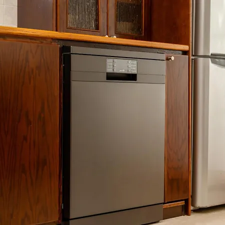 Apartment 3 Bedroom Flat Central, Beach, Walking Streets Limassol