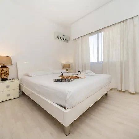 3 Bedroom Flat Central, Beach, Walking Streets リマソール