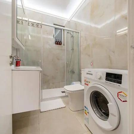 3 Bedroom Flat Central, Beach, Walking Streets * Limasol