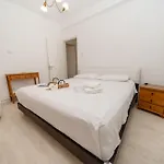 3 Bedroom Flat Central, Beach, Walking Streets Apartament Limassol