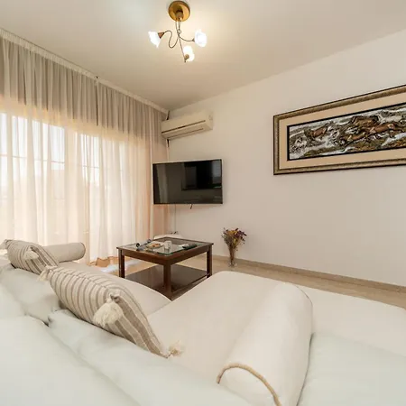 3 Bedroom Flat Central, Beach, Walking Streets Apartament Limassol