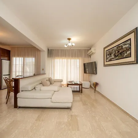 3 Bedroom Flat Central, Beach, Walking Streets Apartament Limassol