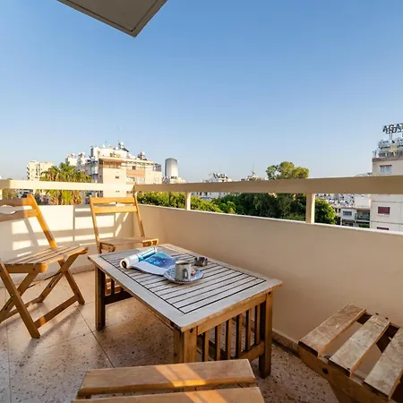 3 Bedroom Flat Central, Beach, Walking Streets * Limassol