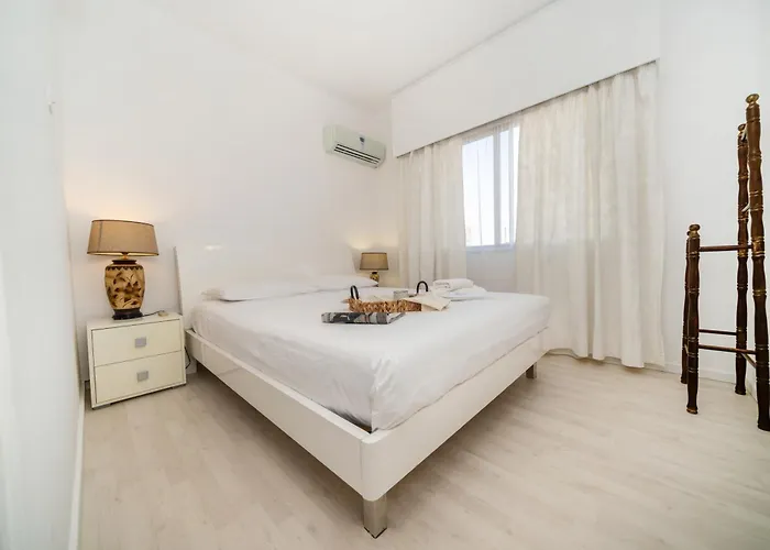 3 Bedroom Flat Central, Beach, Walking Streets リマソール