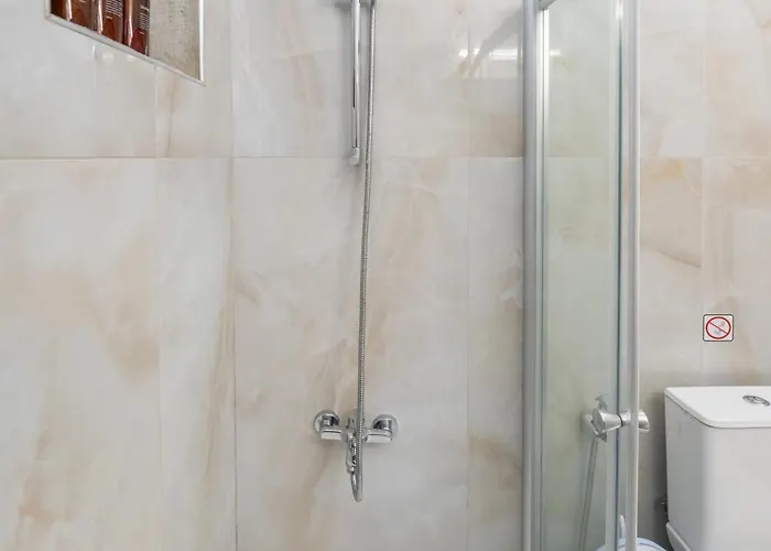 3 Bedroom Flat Central, Beach, Walking Streets アパート リマソール